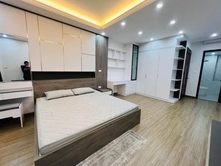 ⚜️ NHỈNH 12 TỶ, HOÀNG VĂN THÁI, 3 Ô TÔ TRÁNH, 43M2 5T MT 4M ĐẸP LONG LANH ⚜️2339516