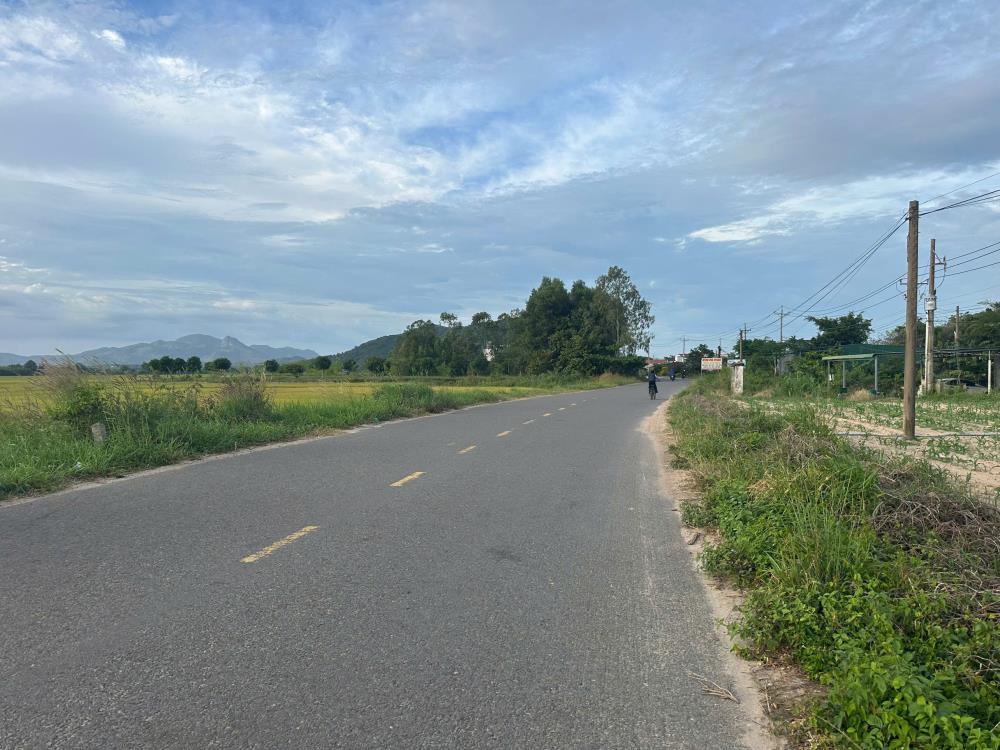 Bán 4529m2 đất mặt tiền Nguyễn Minh Châu - Tân Tiến - TX LaGi giá ngộp 1.39tr/m22604192