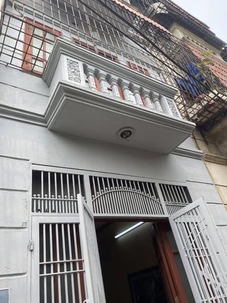 Cho thuê nhà ngõ 300 Vĩnh Hưng chỉ 6.3 Triệu 3 tầng, 2 ngủ, vào ngay2568493