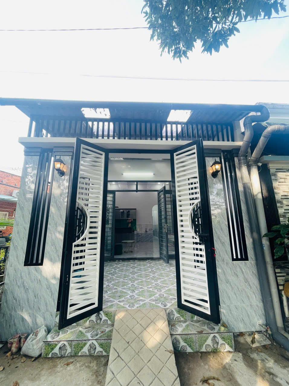Đất đẹp- giá tốt cần bán nhanh lô đất tặng kèm nhà cấp 4 vị trí tại quận 12, TPHCM2408104