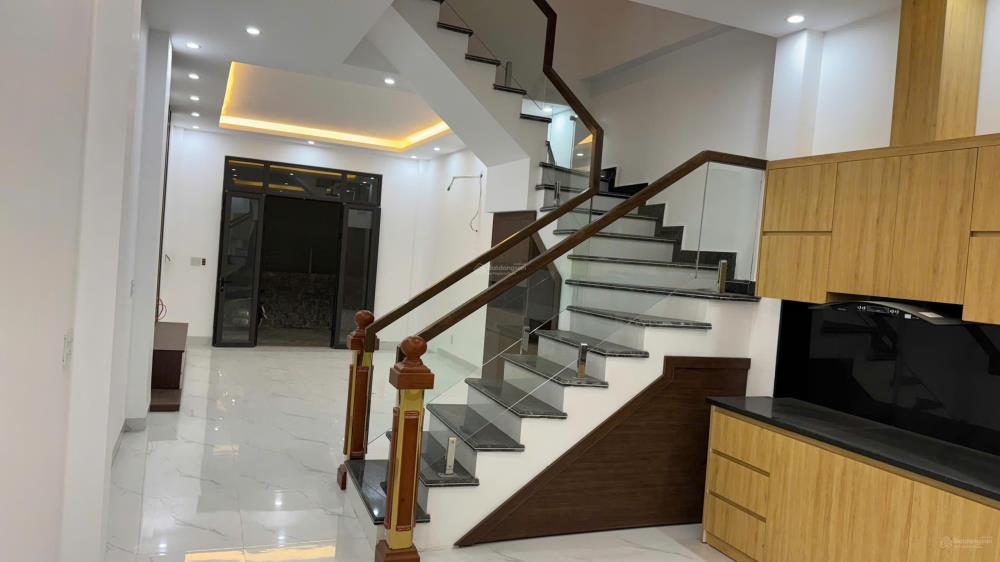 Nhà đơn lập 3 tầng 1 tum duy nhất tại Hoa Động2577406