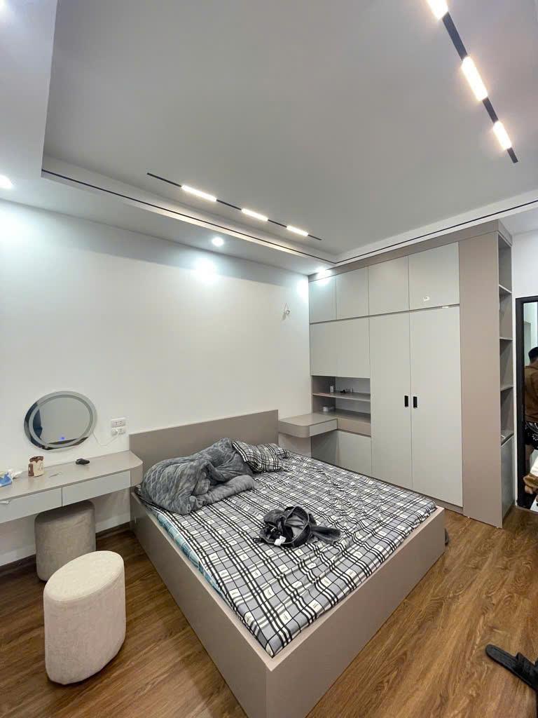 Bán nhà Phố Thái Hà, Trước Nhà Sân Thoáng, 60 Mét Ra Phố, 38mx5T, Giá: 7.7 Tỷ, Lh: 0396935190.2639247