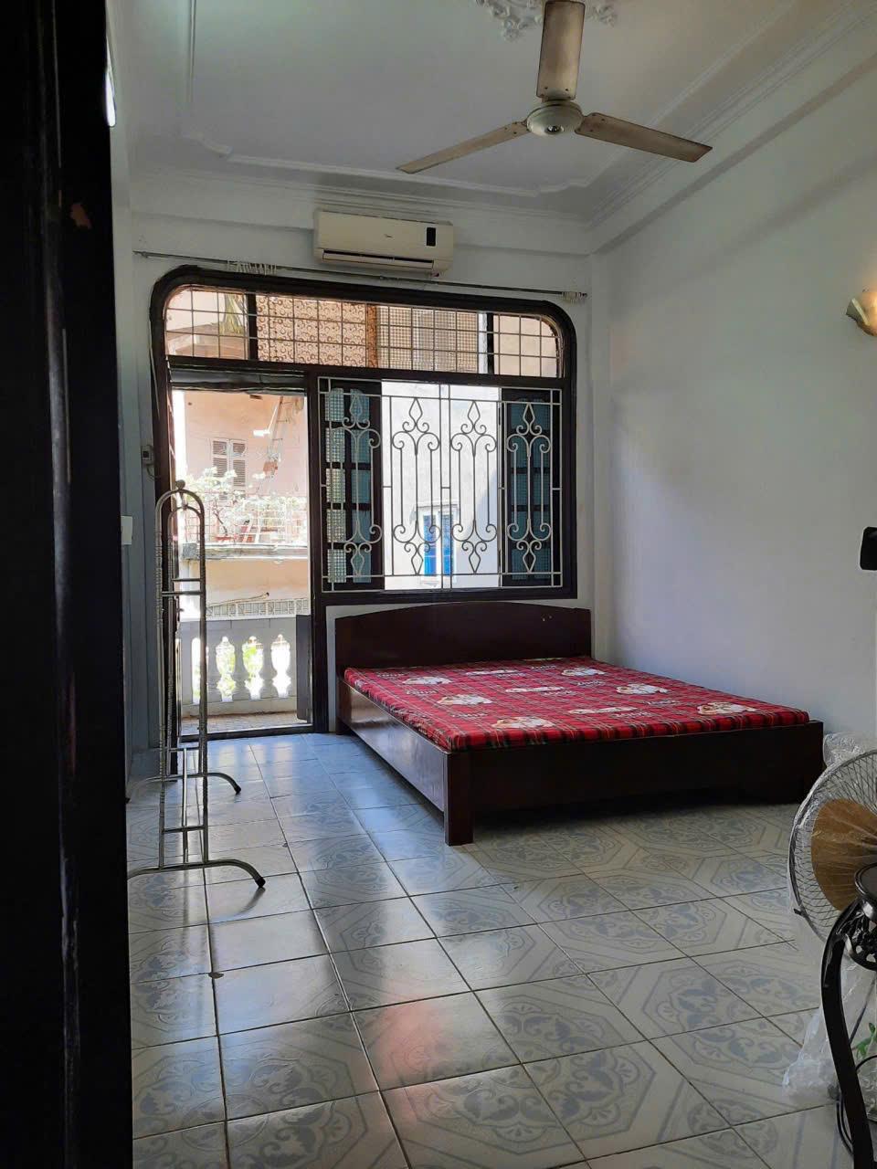 Cho thuê nhà ngõ 46 Phố Hào Nam, Đống Đa. 4 tầng x 28m2, 2 ngủ, 2 WC, 11 Triệu2589227