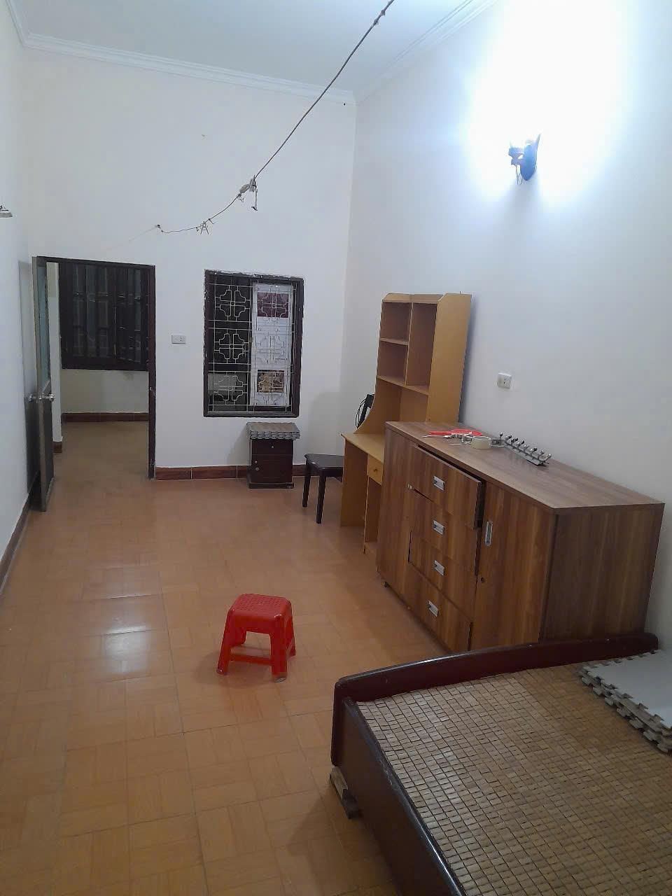 Cho thuê nhà nguyên căn ngõ 418 Đê La Thành, 3 tầng, 50m2, 3 ngủ, 10 triệu2464614