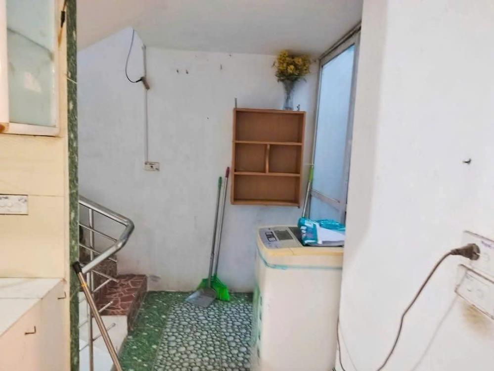 Cho thuê nhà ngõ 99 Phố Định Công Hạ, 35m2, 3 tầng, 3 ngủ, 2 vệ sinh, 8 Triệu2426636
