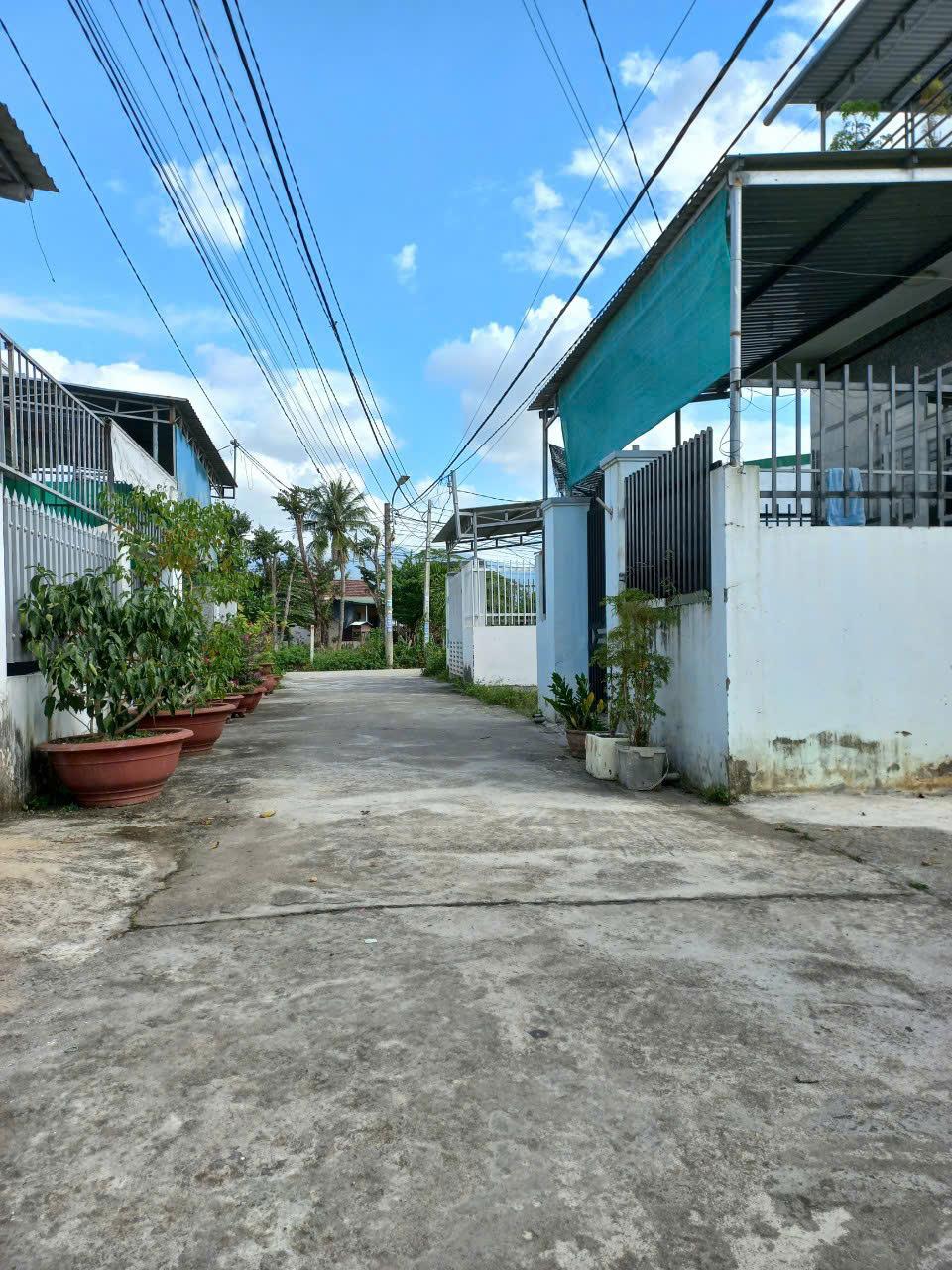Chính chủ cần bán 91,6m2 Đất Full Thổ Cư Tại Đường Trần Quang Khải, thị trấn Diên Khánh. Sổ Hồng2545948