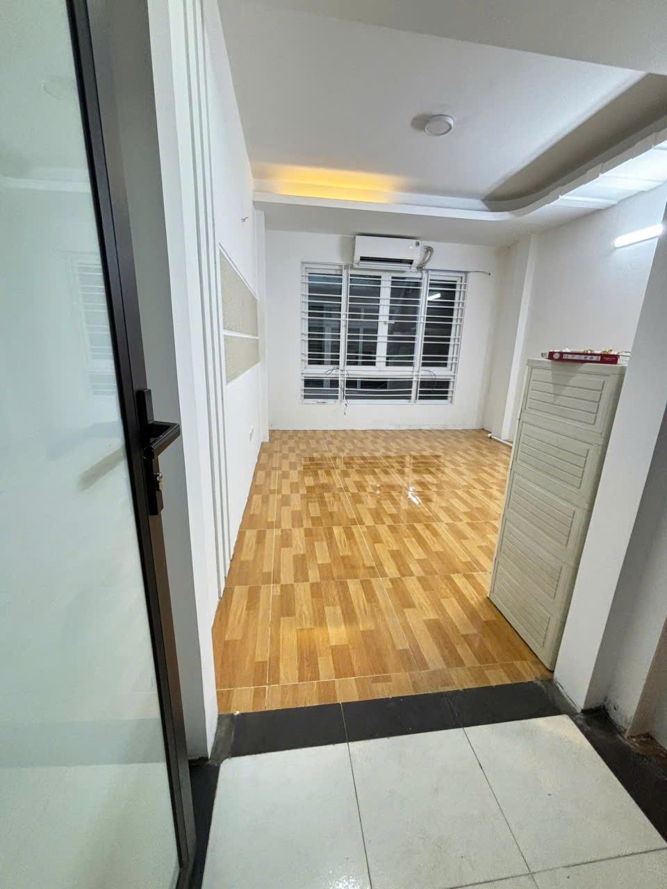 Bán nhà phố Hồ Tùng Mậu gần Đại học Thương Mại 36m2 5 tầng nhỉnh 7 tỷ2413182