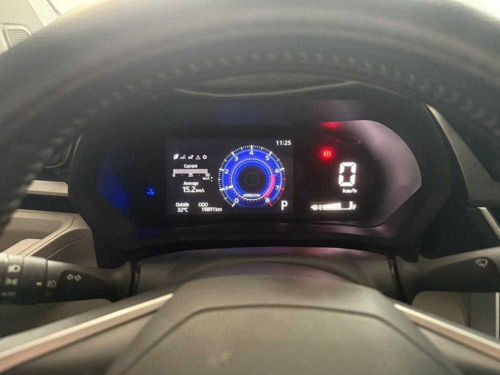 Cần bán Toyota Veloz Cross TOP bản full option- 565 triệu2471859