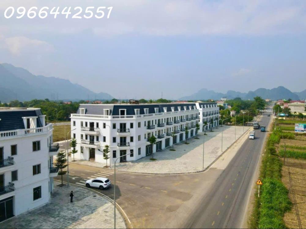 Bán căn Shophouse trung tâm thị trấn Hàng Trạm Yên Thủy sẵn sổ 138m VH 20m nhỉnh 6 tỷ2604837