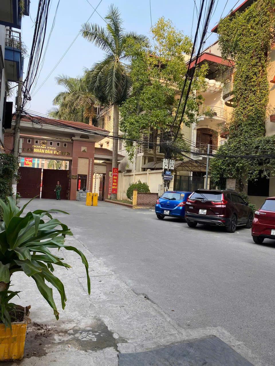 Cho thuê nhà ngõ 435 Đội Cấn, 5 tầng x 30m2, 3 ngủ, 14 Triệu2364323