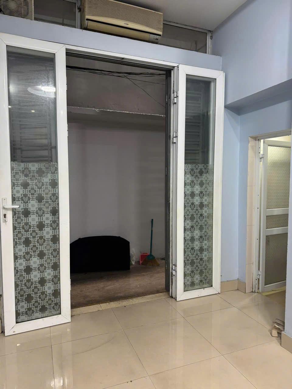 Cho thuê nhà ngõ ô tô Phố Đặng Văn Ngữ, 4 tầng x 38m2, 3 ngủ, 3 vệ sinh, 13 Triệu (có TL)2540218