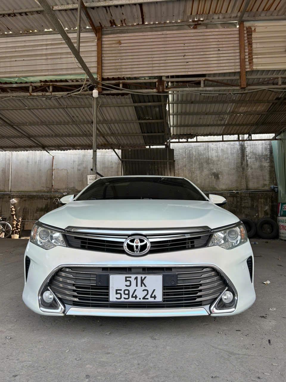 Chính chủ bán xe TOYOTA CAMRY sx năm 2015 2440997
