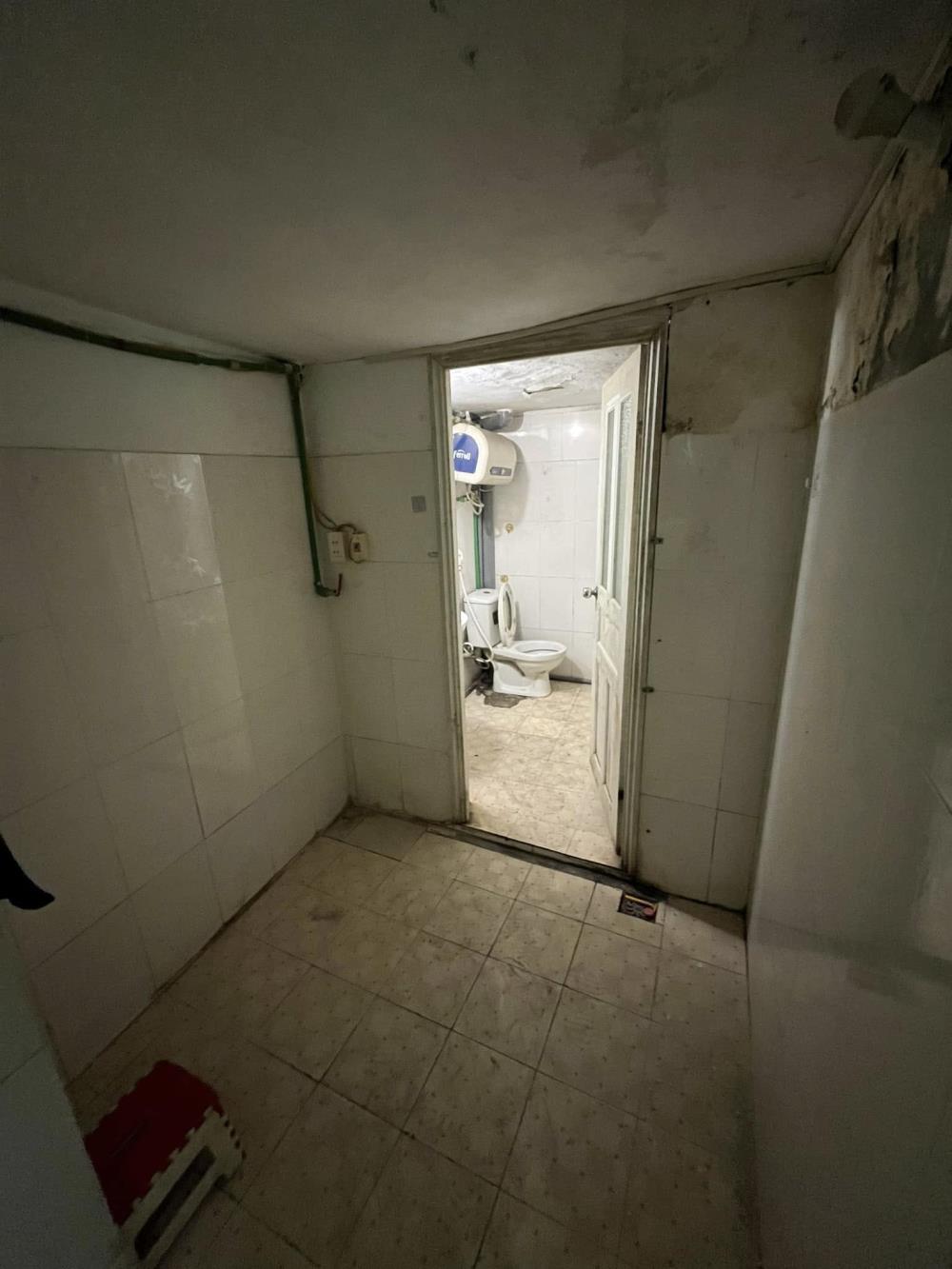 Cho thuê nhà Đê La Thành nhỏ 36m2, 2 tầng, 2 ngủ, 2 wc, 8 Triệu/th2494051
