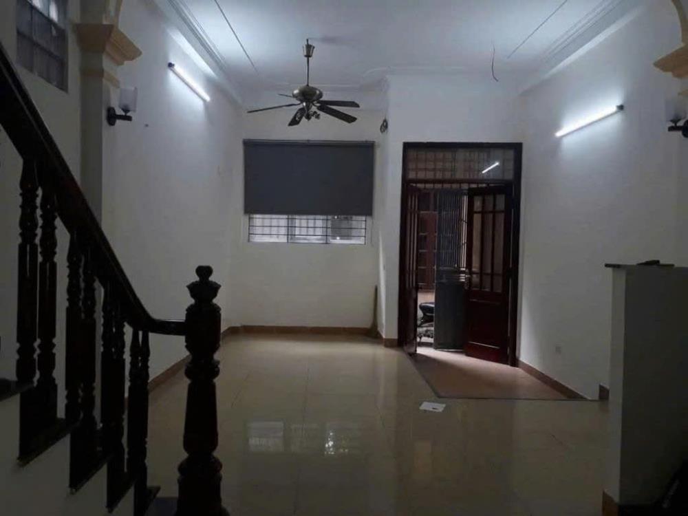 Cho thuê nhà ngõ 188 Phố Vương Thừa Vũ, Thanh Xuân, 4 tầng x 40m2, 2 ngủ, 3 WC, 10.5 Triệu2569720