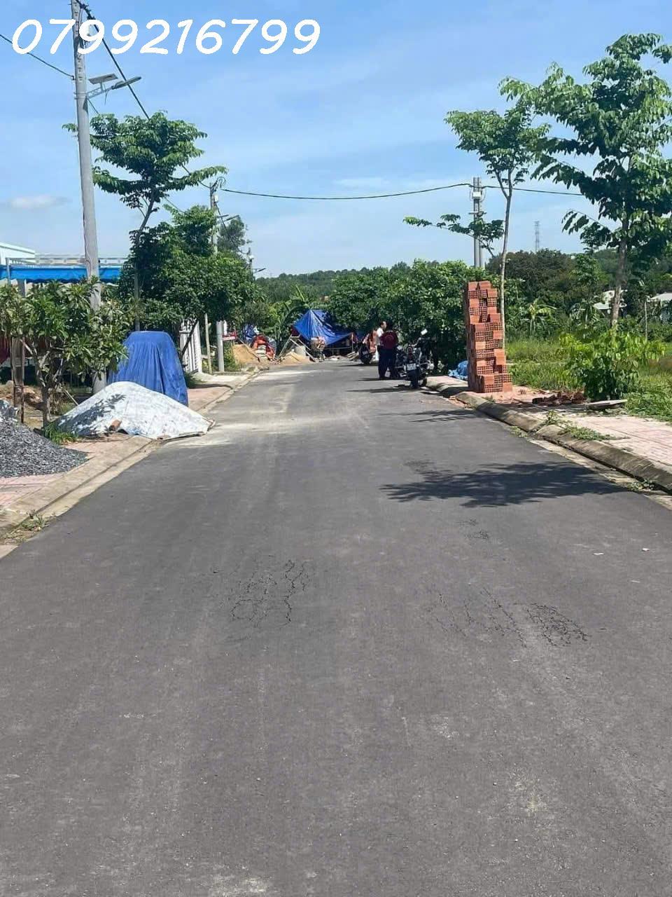 Đất nền giá rẻ sổ riêng thổ cư Bình Minh Trảng Bom 1 sẹc QL1A hỗ trợ vay 3 bên. Trọn sổ 1 tỷ 150. LH 0799 216 799 em Trinh.2640437