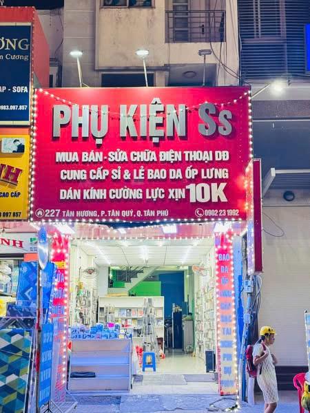 CHÍNH CHỦ CHUYỂN HƯỚNG KINH DOANH CẦN SANG TIỆM PHỤ KIÊN ĐIỆN THOẠI2493833