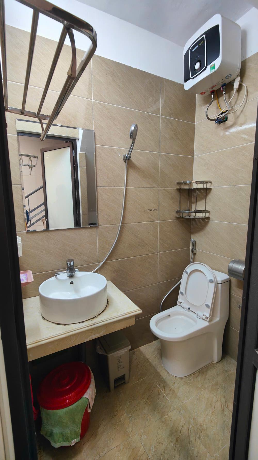 Cho thuê nhà nguyên căn  ngõ 100 Nguyễn An Ninh 3 tầng x 18m2, 2 ngủ, 6.5 Triệu2590243