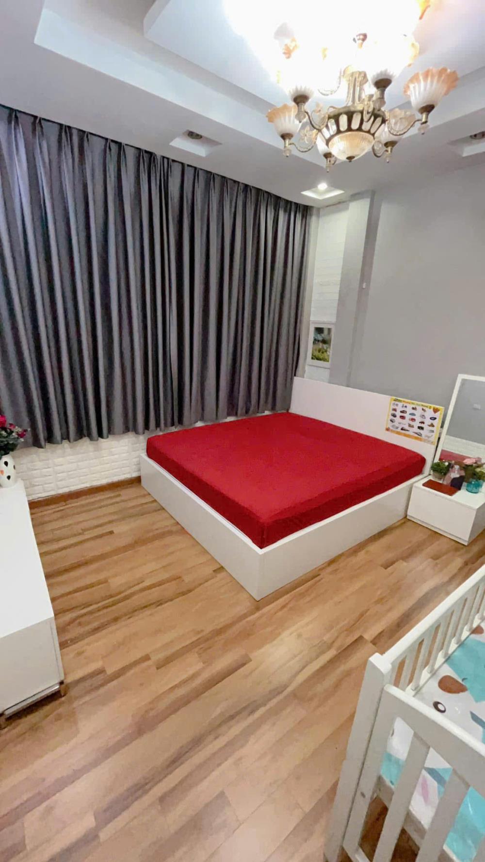 Cho thuê nhà nguyên căn ngõ Bùi Xương Trạch, 30m2, 4 tầng, 2 ngủ, 10 Triệu2406748