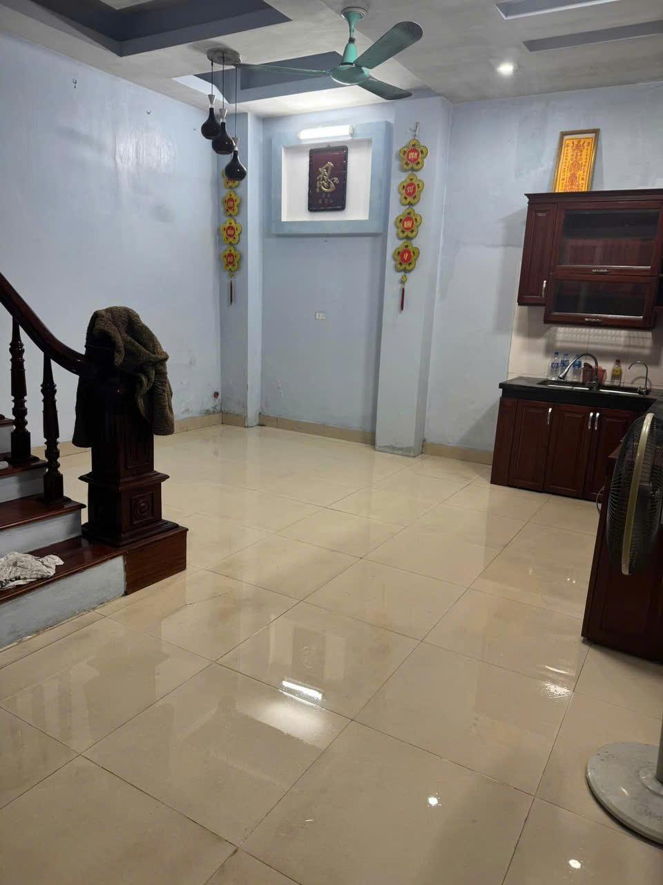 Cho thuê nhà ngõ ô tô Phố Đặng Văn Ngữ, 4 tầng x 38m2, 3 ngủ, 3 vệ sinh, 13 Triệu (có TL)2540224