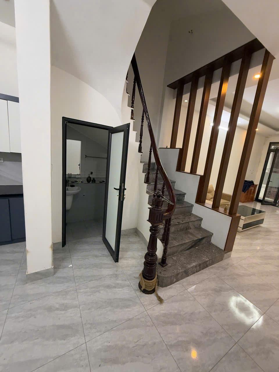 Cho thuê nhà nguyên căn ngõ 276 Đại Từ 4 tầng, 54m2, 5 ngủ, 15 Triệu2489724