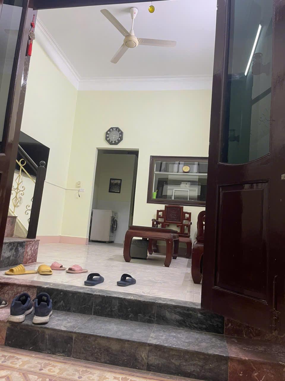 Cho thuê nhà ngõ 318 Phố Đê La Thành, ngay ĐH văn hoá 48m2, 3 tầng, 11 Triệu2570630