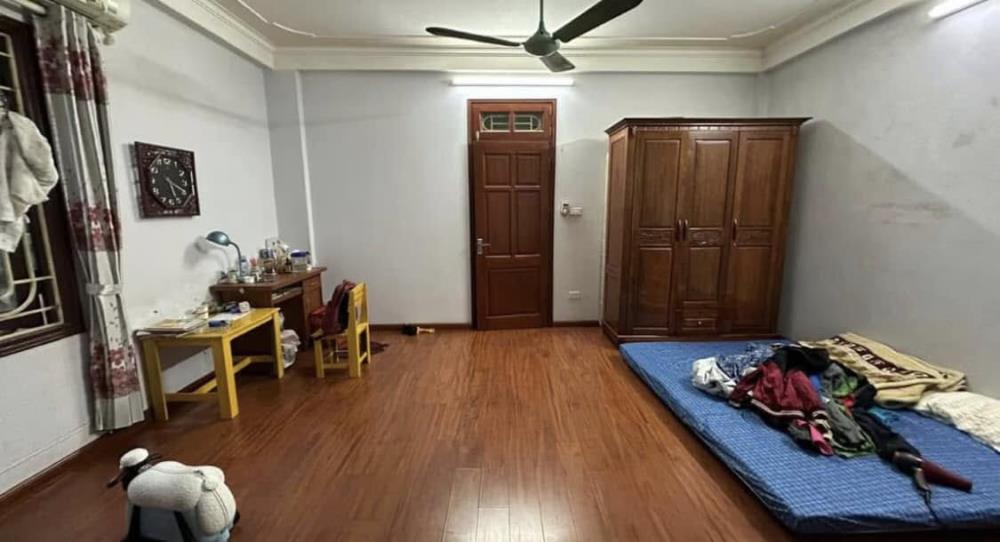 Cho thuê nhà ngõ Thịnh Quang, 40m2, 4 tầng, 3 ngủ, 4 WC, 11 Triệu2368313