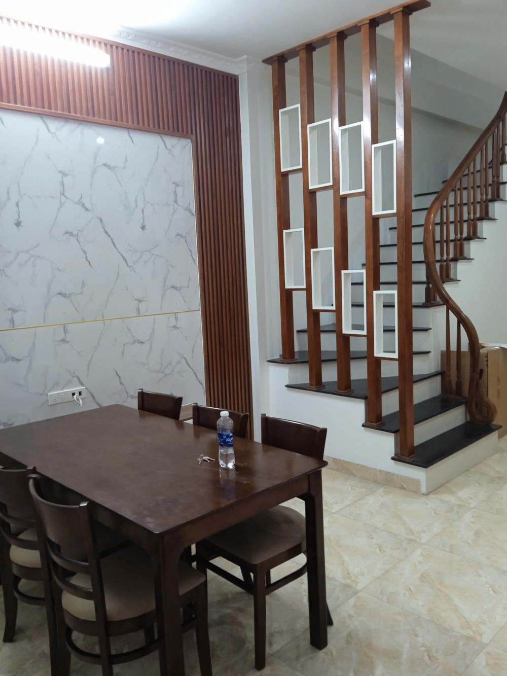 Cực hiếm cho thuê nhà KD online kết hợp ở GĐ, Nhóm ngõ 373 Ngọc Hồi, 5 tầng, 45m2, 9.5tr2441839