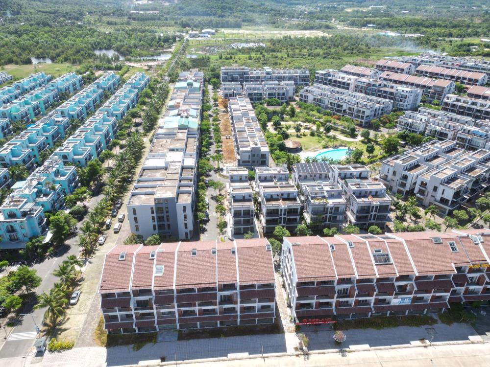 Bán nhà phố sonasea villas and resort , 550m2, 40 tỷ, thiết kế 40 phòng nằm trên trục đường vào 24m dương tơ Phú Quốc2521513
