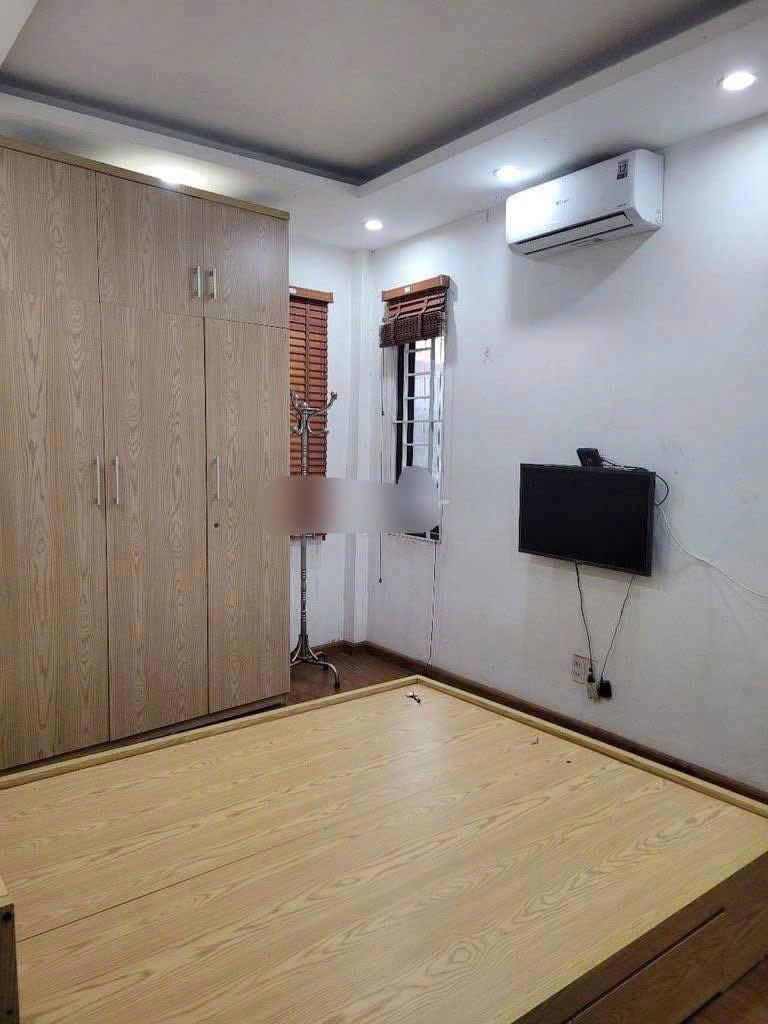 Cho thuê nhà nguyên căn ngõ Giáp Bát, 5 tầng, 30m2, 3 ngủ, 12 Triệu2389480