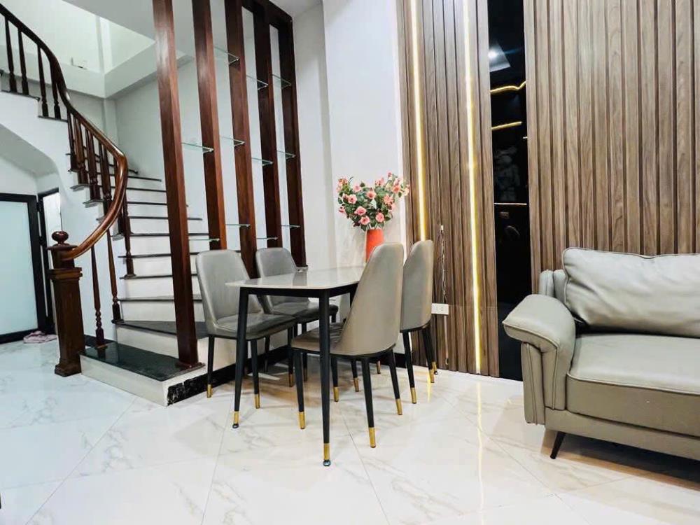 Cho thuê nhà nguyên căn Phố Hoàng Mai 6 tầng, 33m2, 3 ngủ khép kín 16 Triệu2588249
