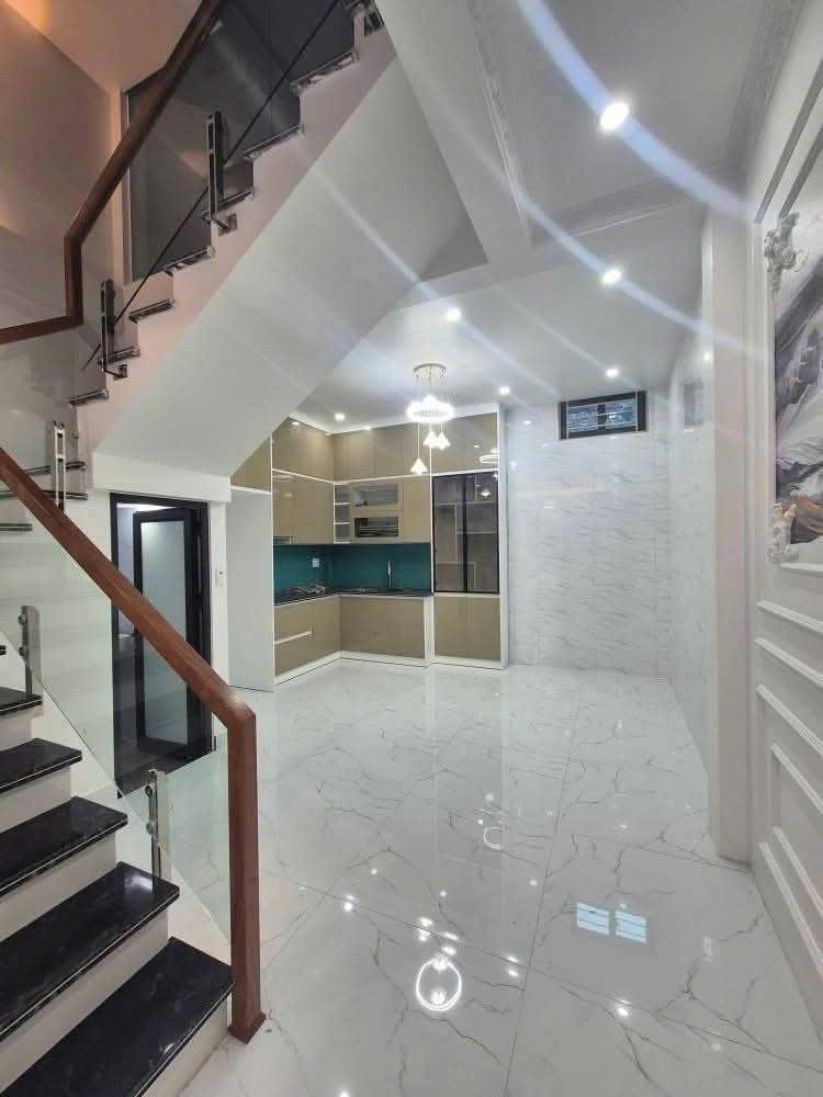BÁN TÒA KHÁCH SẠN TRÊN PHỐ TUYẾN NGUYỄN CHÍ THANH KINH DOANH SẦM UẤT. 5200M2 SỬ DỤNG 320TY. KIM MÃ, LÁNG HẠ, GIẢNG VÕ, LÊ VĂN LƯƠNG, TRẦN DUY HƯNG.2529168