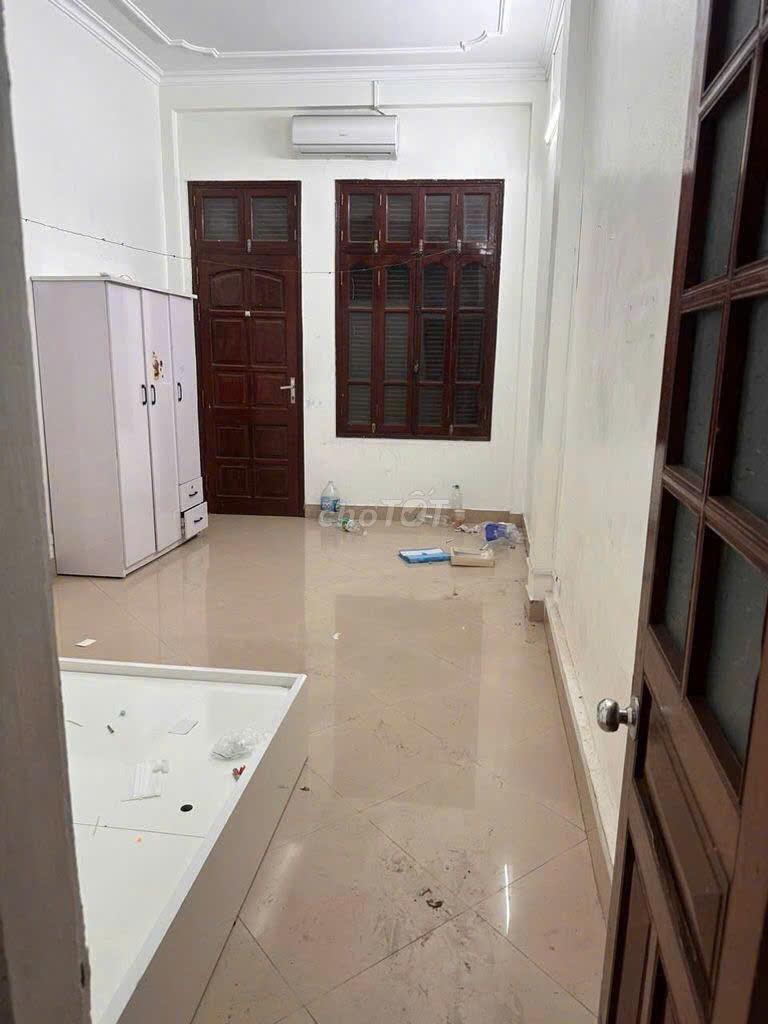 Cho thuê Ở NHÓM 6 NGƯỜI nhà ngõ ô tô 171 Hoàng Hoa Thám, 5 tầng, 4 ngủ, 14 Triệu vào ngay2441146