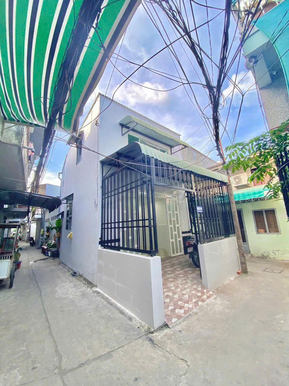 ngôi nhà trệt lầu góc 3 mặt tiền, hẻm 90 Hùng Vương, nội khu Ninh Kiều2547457