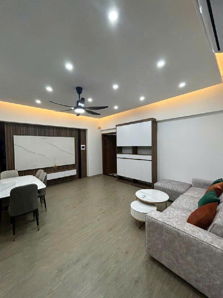 Bán Nhà Tập Thể Tại Khu Tôn Đức Thắng, Đống Đa - Chỉ hơn 3 tỷ 5 Có 4 phòng ngủ, 2 phòng vệ sinh, 1 phòng khách, 1 phòng thờ, 1 phòng bếp2330157