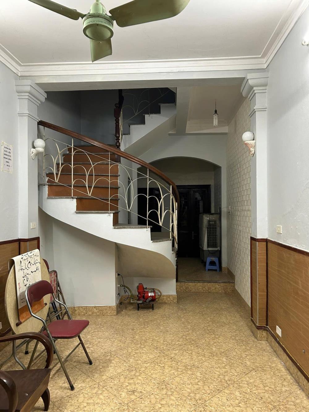 Cho thuê nhà Ở GĐ, NỮ 3 EM ngõ 23 Đông Tác, 39m2, 2 ngủ, 2 vệ sinh, chỉ 8 Triệu/tháng2426409