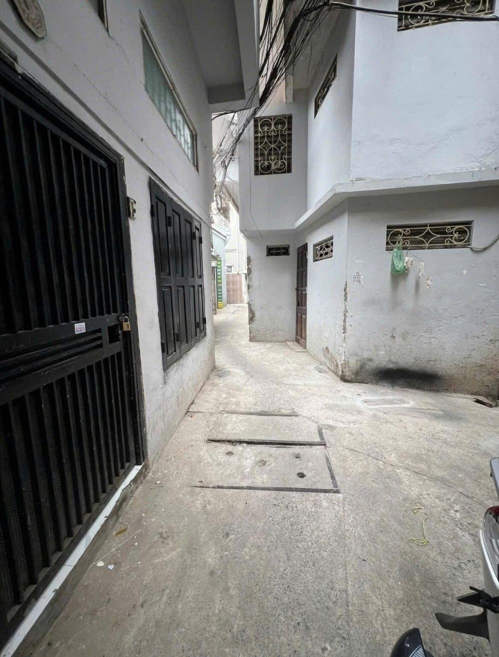Cho thuê nhà ngõ 61 Phố Nguyễn Lương Bằng 6.5 triệu, 3 tầng, 2 ngủ, 2 WC vào ngay2429135