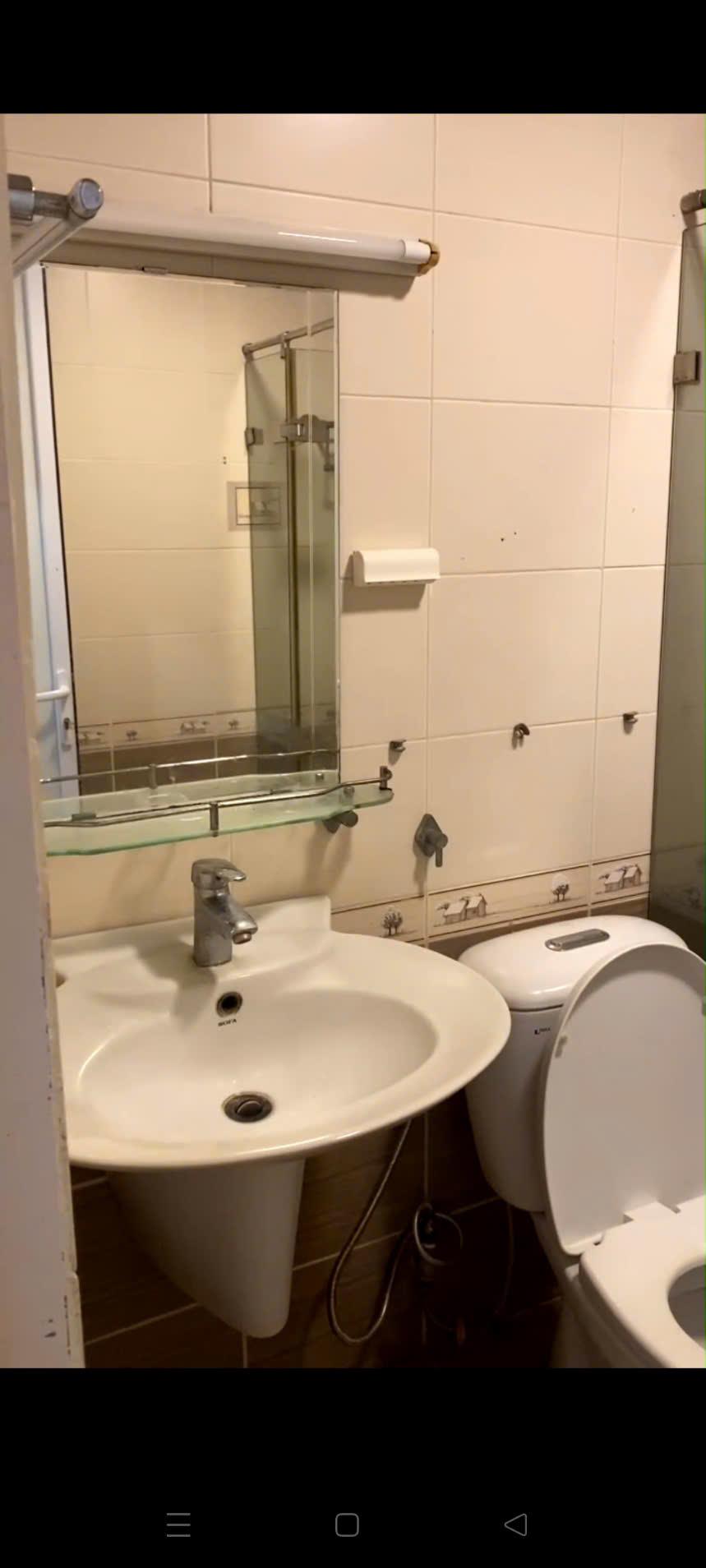 Cho thuê căn hộ 1511 toà A,  CC 671 Hoàng Hoa Thám, q. Ba Đình 91m2 2PN full đồ view hồ Tây lộng gió, giá 16 triệu2629550