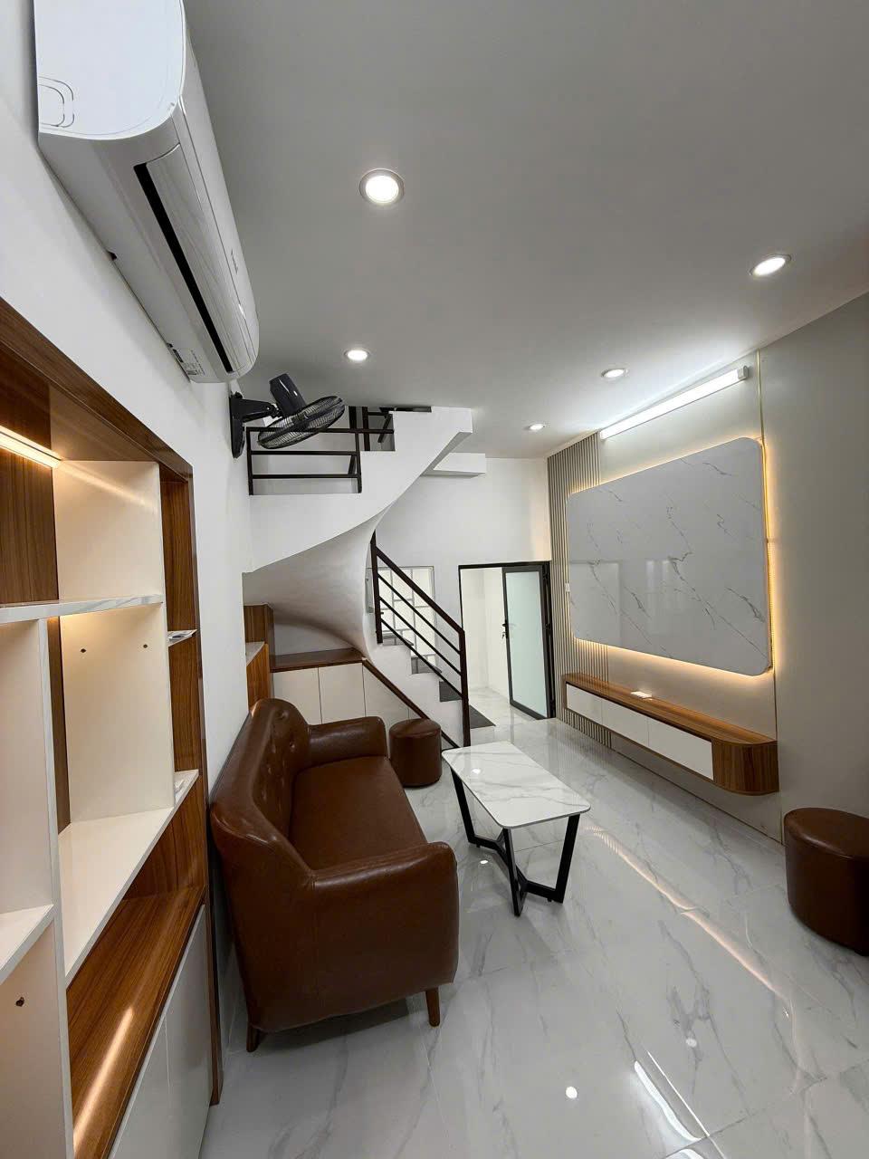 Cho thuê nhà đẹp Ở HỘ GIA ĐÌNH nguyên căn Phố Khâm Thiên 22m2 x 3 tầng, 3 ngủ, 8 Triệu2344909