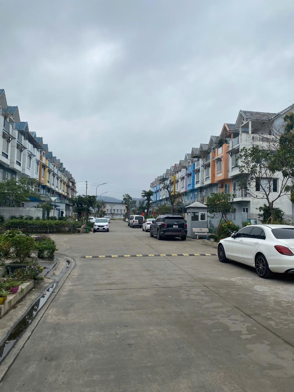 Bán rẻ Căn LK San Hô. Hướng Nam, view biển. Đầy đủ nội thất, Chỉ việc về ở. Khu đô thị mới Bim - Hùng Thắng - Hạ Long2495450