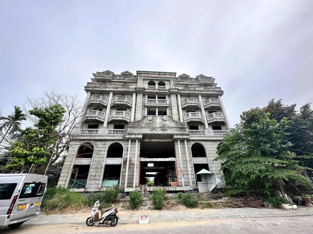 NGÂN HÀNG THANH LÝ KHÁCH SẠN 6 TẦNG MẶT TIỀN SÔNG CÁCH PHỐ CỔ HỘI AN 500M2426276