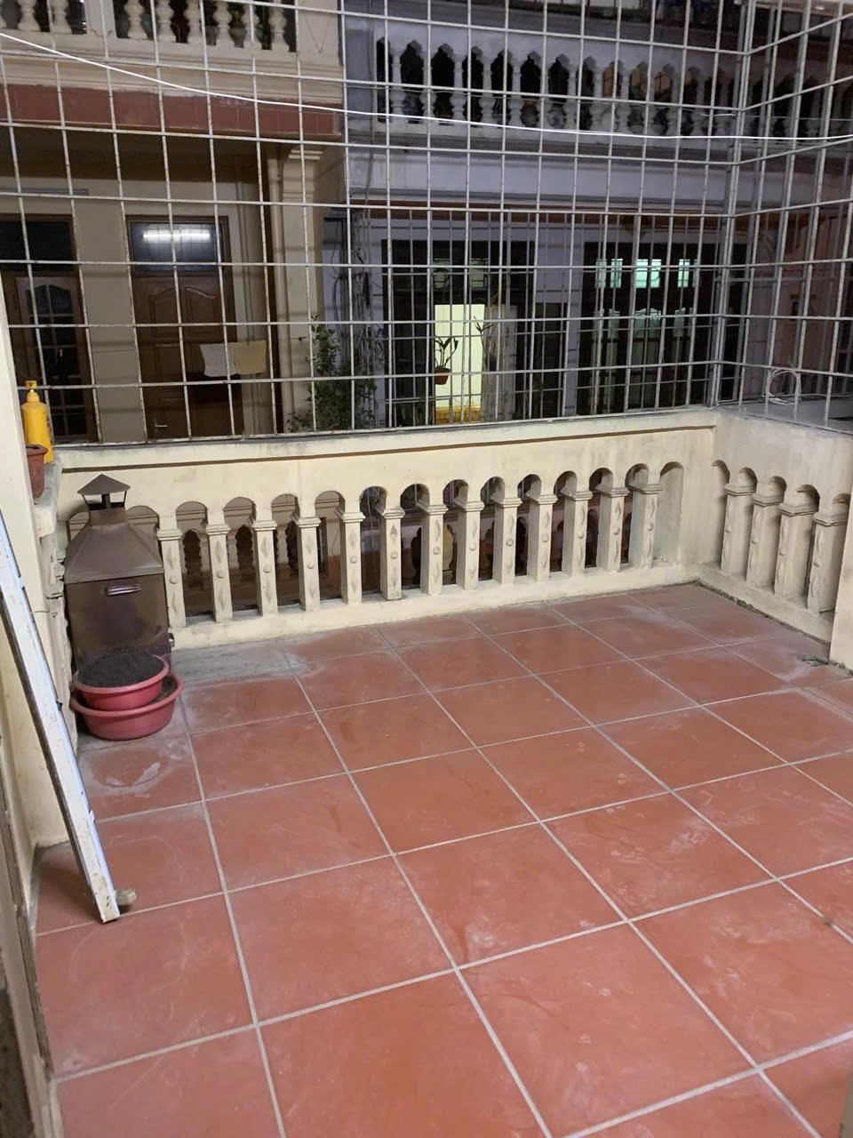 Cho thuê nhà nguyên căn ngõ 175 Định Công, 45m2, 3.5 tầng, 3 ngủ, 9tr5 vào ngay2519038