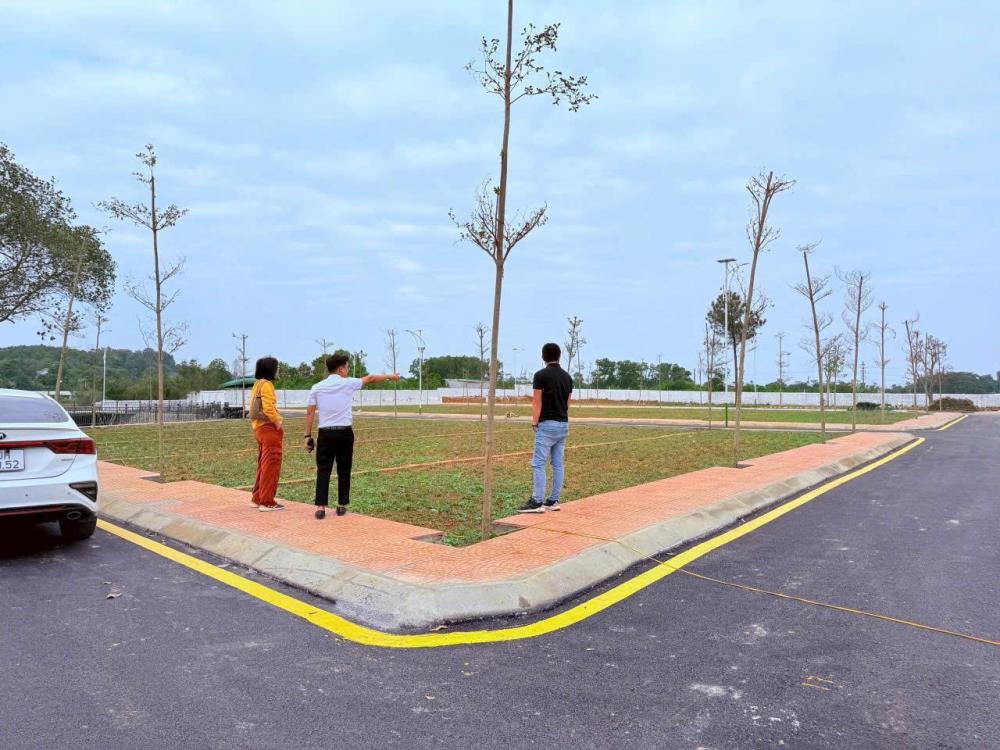 Cần bán gấp lô góc 98m2 đất, đứng ở đất nhìn thấy biển, lô góc, đường thông các ngả.2602295