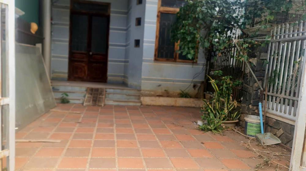 Cho thuê nhà Nguyên căn Mặt tiền 62 Tạ quang Bửu P. Thành Nhất Tp BMT Dt 5x25m Giá chỉ 4.5 triệu/tháng2396527