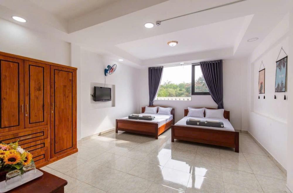 BÁN KHÁCH SẠN 5 TẦNG GÂN BIGC DĨ AN -GIÁ 16.5 TỶ2341151