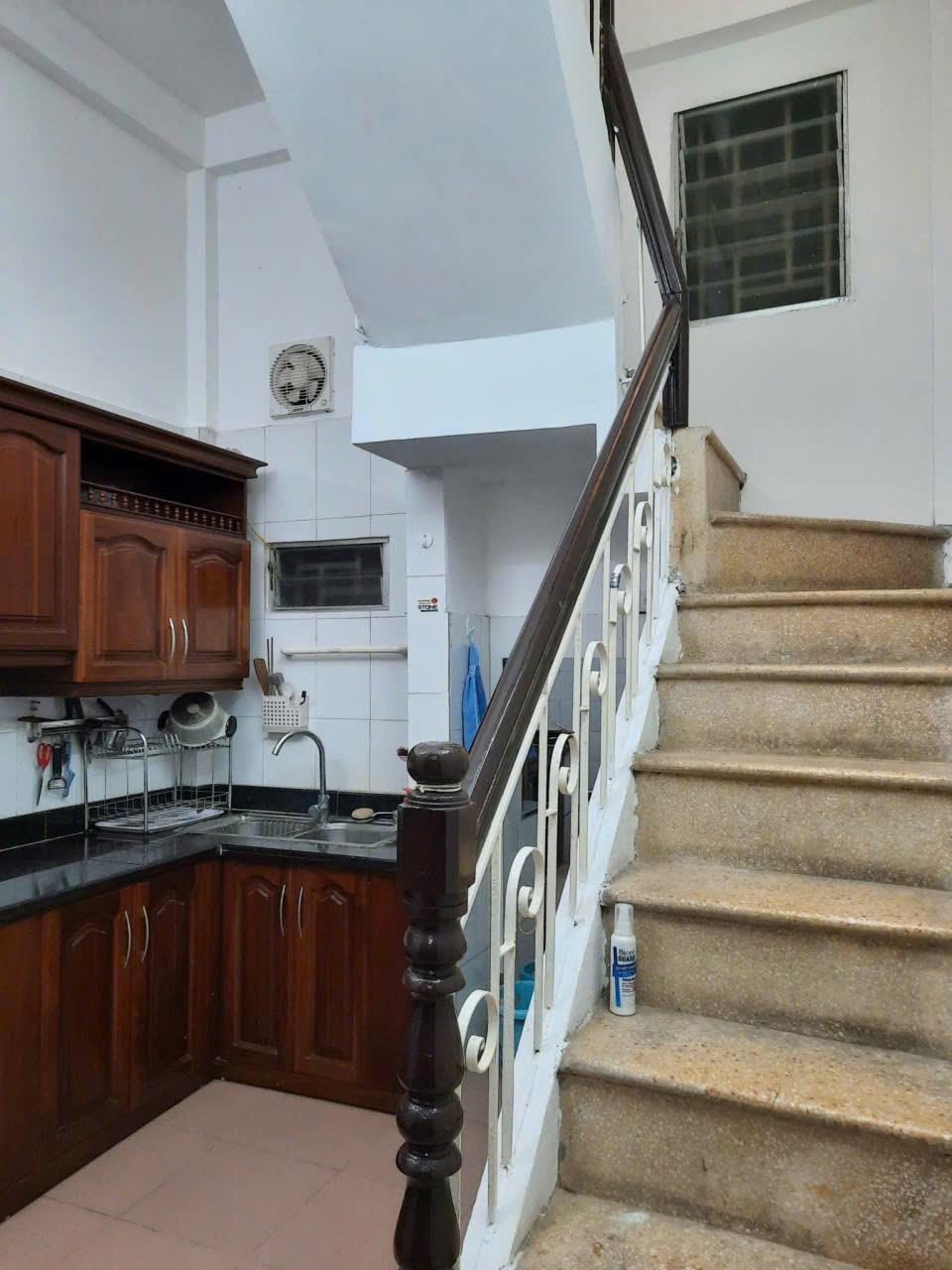Cho thuê nhà ngõ 46 Phố Hào Nam, Đống Đa. 4 tầng x 28m2, 2 ngủ, 2 WC, 11 Triệu2589225
