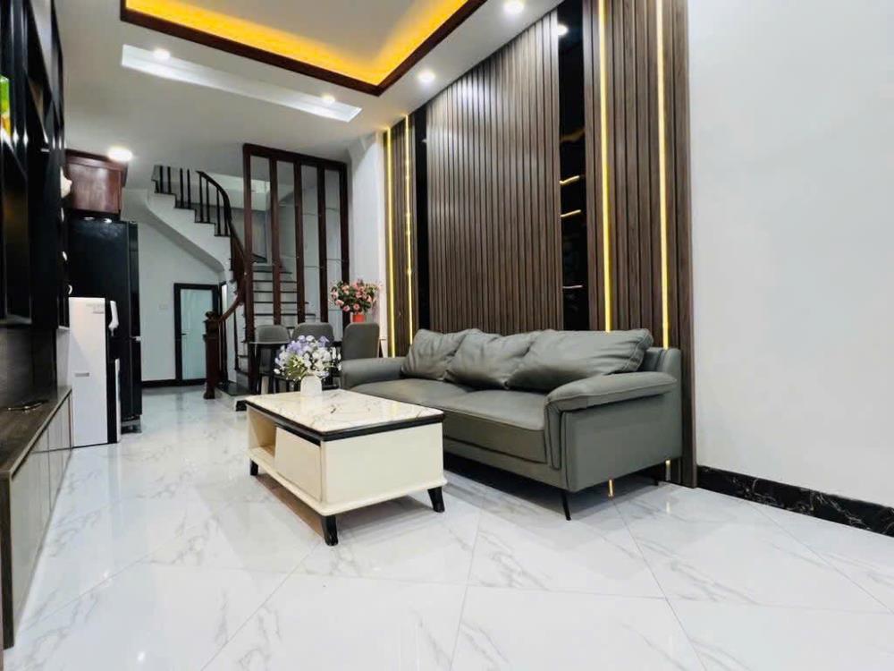 Cho thuê nhà nguyên căn Phố Hoàng Mai 6 tầng, 33m2, 3 ngủ khép kín 16 Triệu2588248
