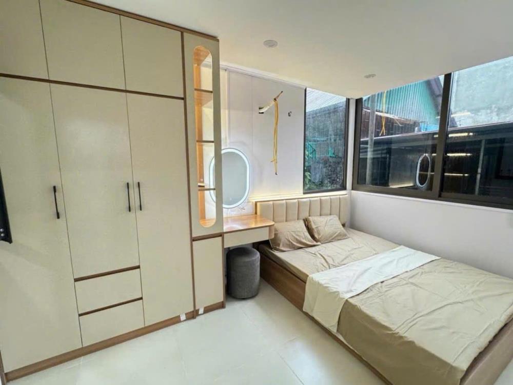 Bán Nhà Tập Thể Tại Khu Tôn Đức Thắng, Đống Đa - Chỉ hơn 3 tỷ 5 Có 4 phòng ngủ, 2 phòng vệ sinh, 1 phòng khách, 1 phòng thờ, 1 phòng bếp2330154