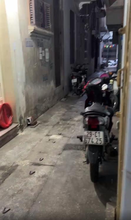 Cho thuê nhà 28m2 số 4 nghách 4 ngõ 140 phố Nghĩa Dũng, phường Phúc Xá, quận Ba Đình, Hà Nội .2443592