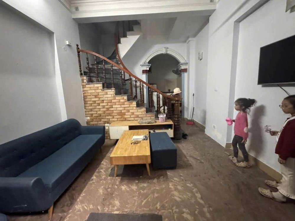 Cho thuê nhà nguyên căn Thanh Xuân, 4.5 tầng, 35m2, 6 ngủ, chỉ 12 Triệu2542528
