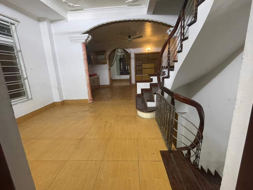Cho thuê nhà ngõ ô tô tránh 32 Phố Thịnh Liệt, Hoàng Mai 5 tầng, 100m2, MT 4.5m, 25 Triệu/th2496545